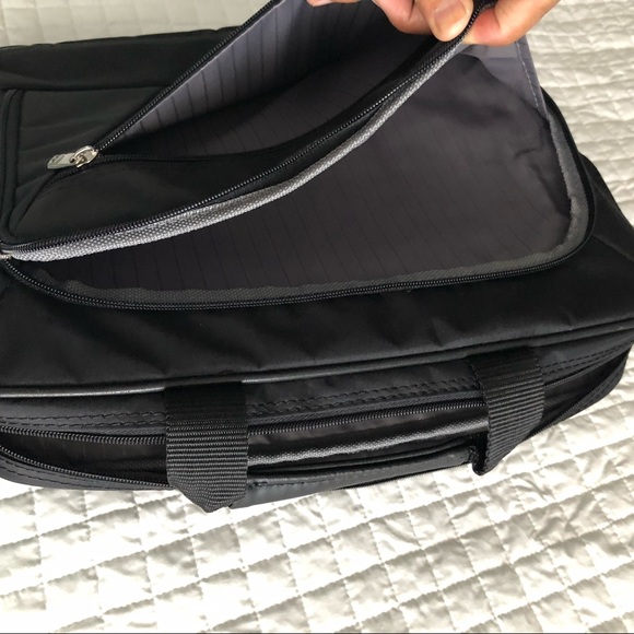 Samsonite  laptop 💻/iPad/air pad 😊 - Picture 6 of 8